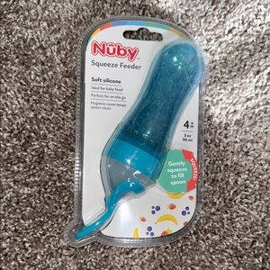 Nuby Squeeze Feeder NWT